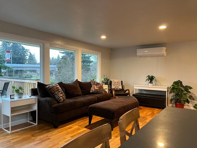 Foto del edificio - 13324 3rd Ave NE