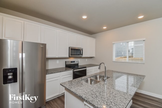 Building Photo - 11180 Murrelet Dr