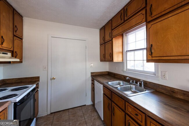 Foto del edificio - 8173 Magnolia Dr