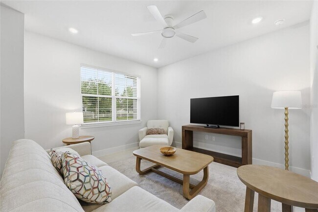 Foto del edificio - 6917 Five Oaks Dr