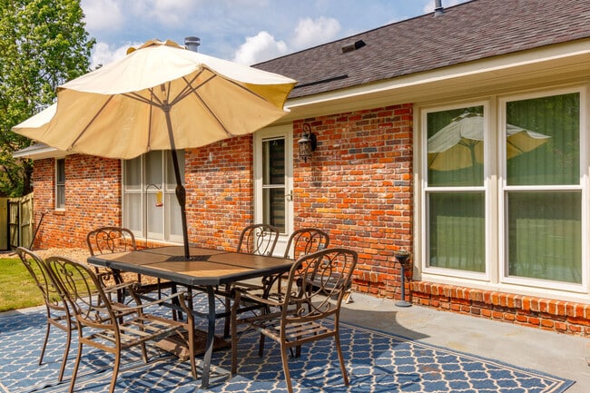 Building Photo - 6498 Yellow Stone Dr