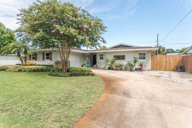 Foto del edificio - Beautiful 4 Bedroom house for rent on the ...