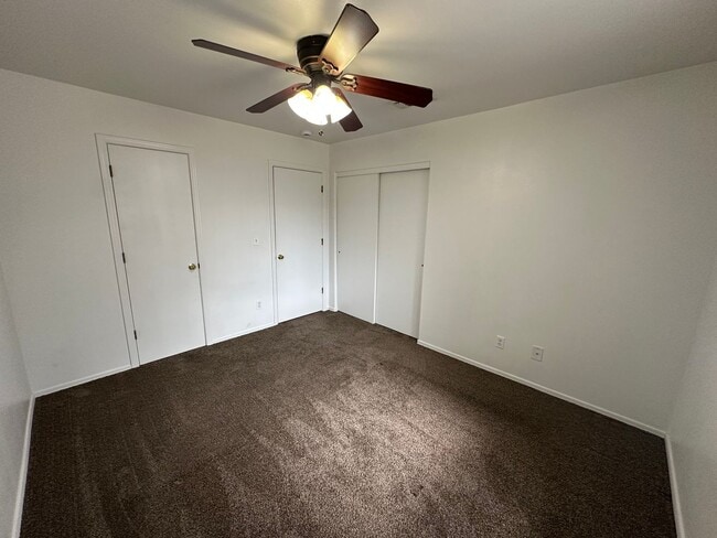 Building Photo - Cute 2 Bedroom Duplex with attached Garage!