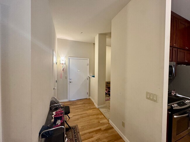 Foto del edificio - Modern Comfort Meets Prime Convenience in the Heart of Redmond’s Overlake (Reduced rent until May...