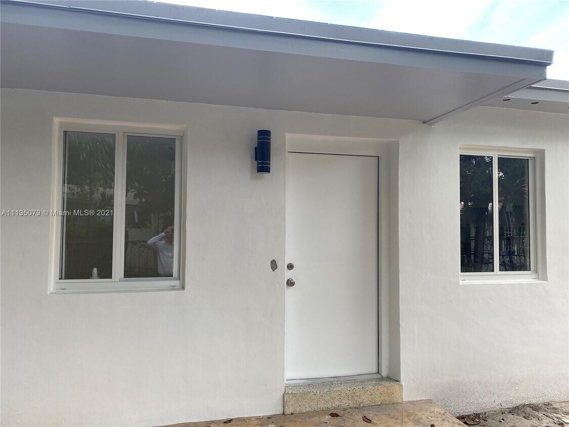 Primary Photo - 5821 NW 1st Ave