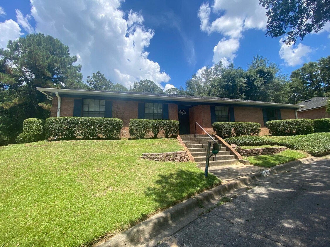 Primary Photo - 2722 Newmarket Cir