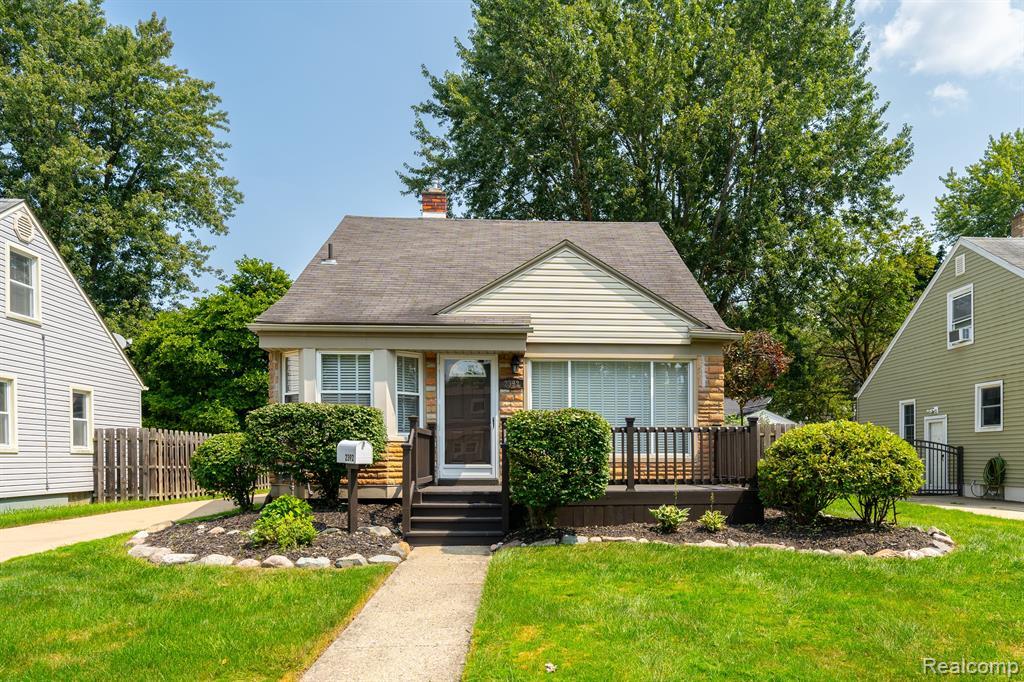 Primary Photo - 2392 Bacon Ave