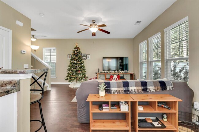 Foto del edificio - 3 bedrooms, 2.5 baths