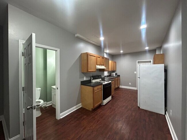 Foto del edificio - 2 Bedrooms PLUS DEN