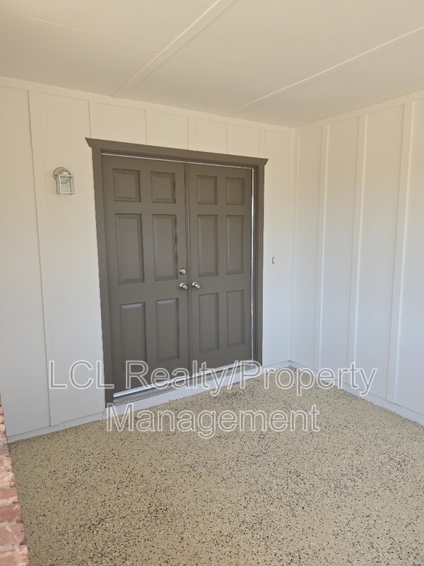 Building Photo - 25880 Musselburgh Dr