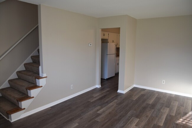 Building Photo - 1182 B Sanborn Place