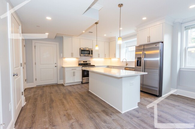 Building Photo - 6/1 New construction near Chandler Pond, O...