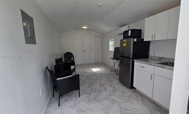 Foto del edificio - 2440 NW 99th St