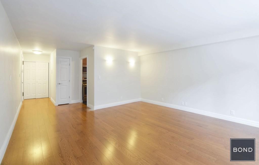 Primary Photo - 332 W 45th St