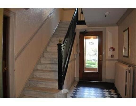 Building Photo - 122 Riverway