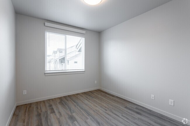 2BR, 2BA - 1,045 SF - 5 Points Apartments