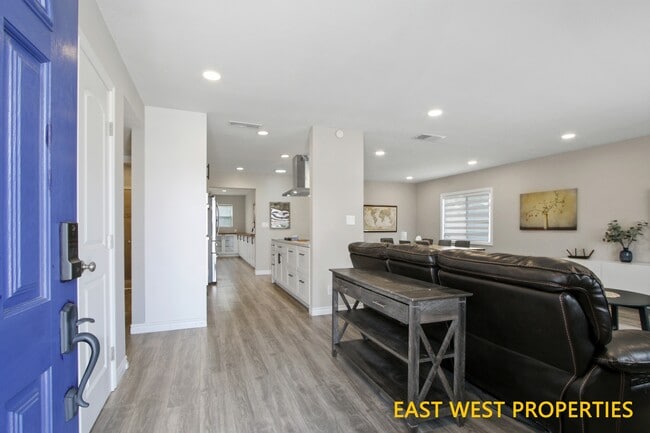 Building Photo - 6942 Santa Rita Ave