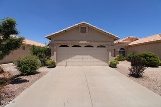 Building Photo - 4526 E Windsong Dr