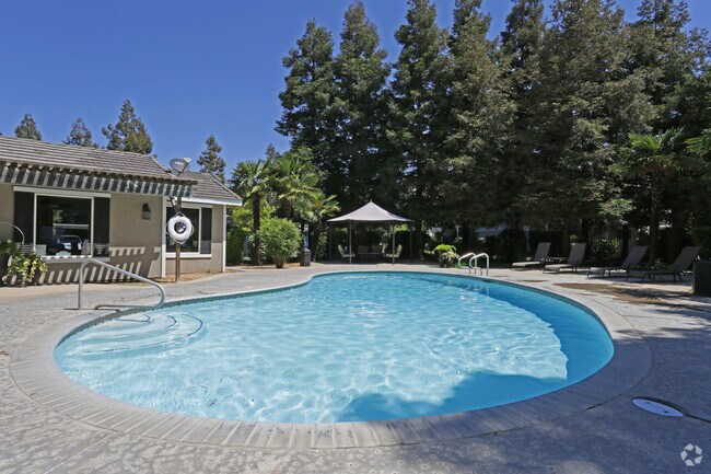 Piscina - Willowbrook Apartments