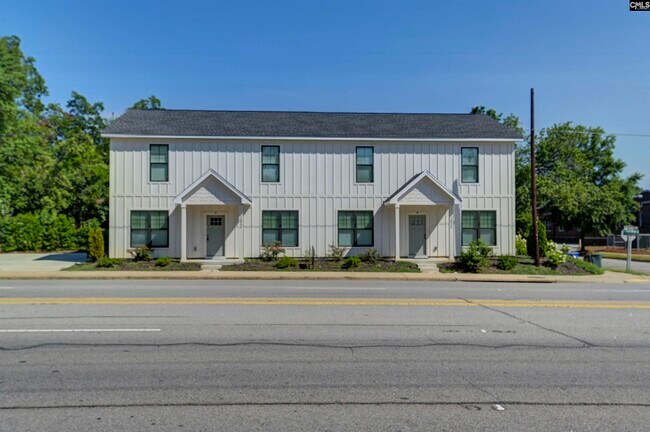 Foto del edificio - 2035 Rosewood Dr
