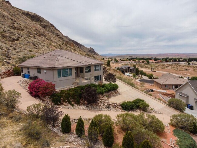 Building Photo - Amazing Hurricane Home Available NOW!
