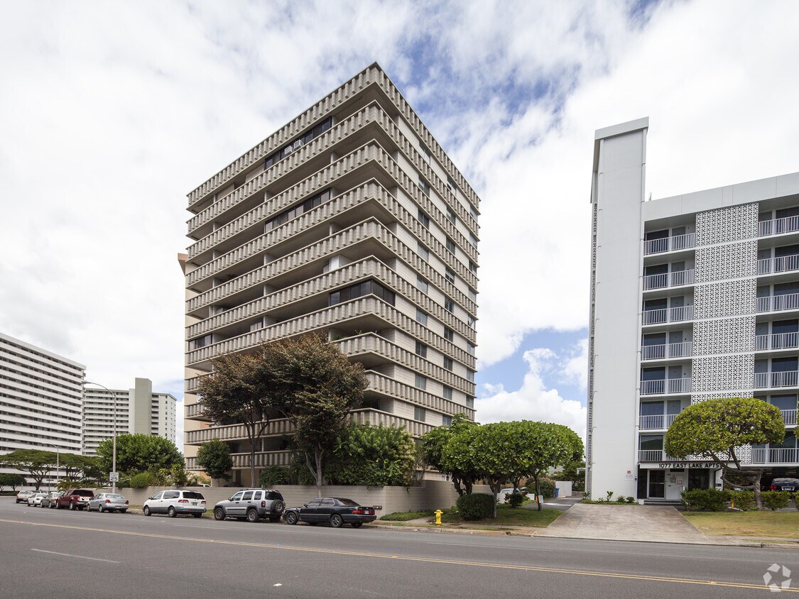 Building Photo - Lakeview Sands