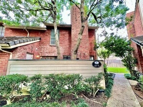 Building Photo - 2211 S Kirkwood Rd