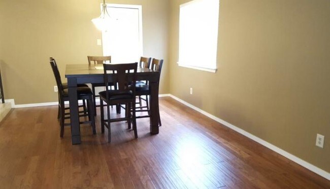 Foto del edificio - 7716 Callow St NE