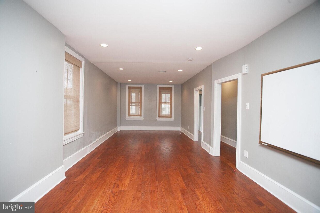 Foto principal - 235 Roxborough Ave