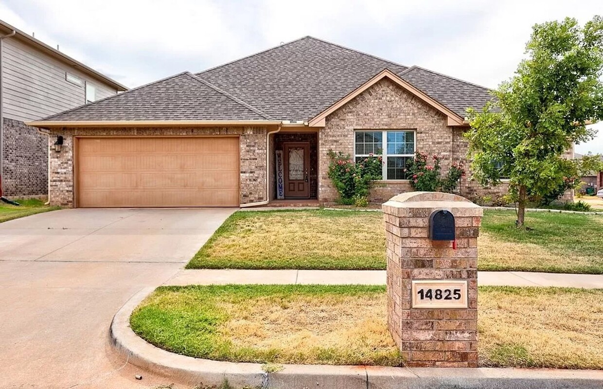 Primary Photo - 4 Bed 2 Bath Home on Corner lot in Deer Cr...
