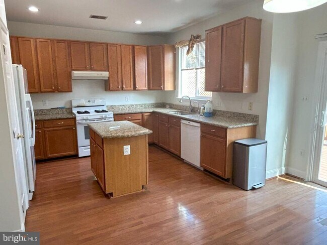 Foto del edificio - 6443 McCoy Rd