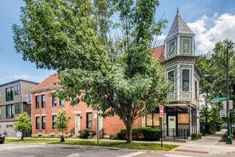 Building Photo - 2825 N Damen Ave