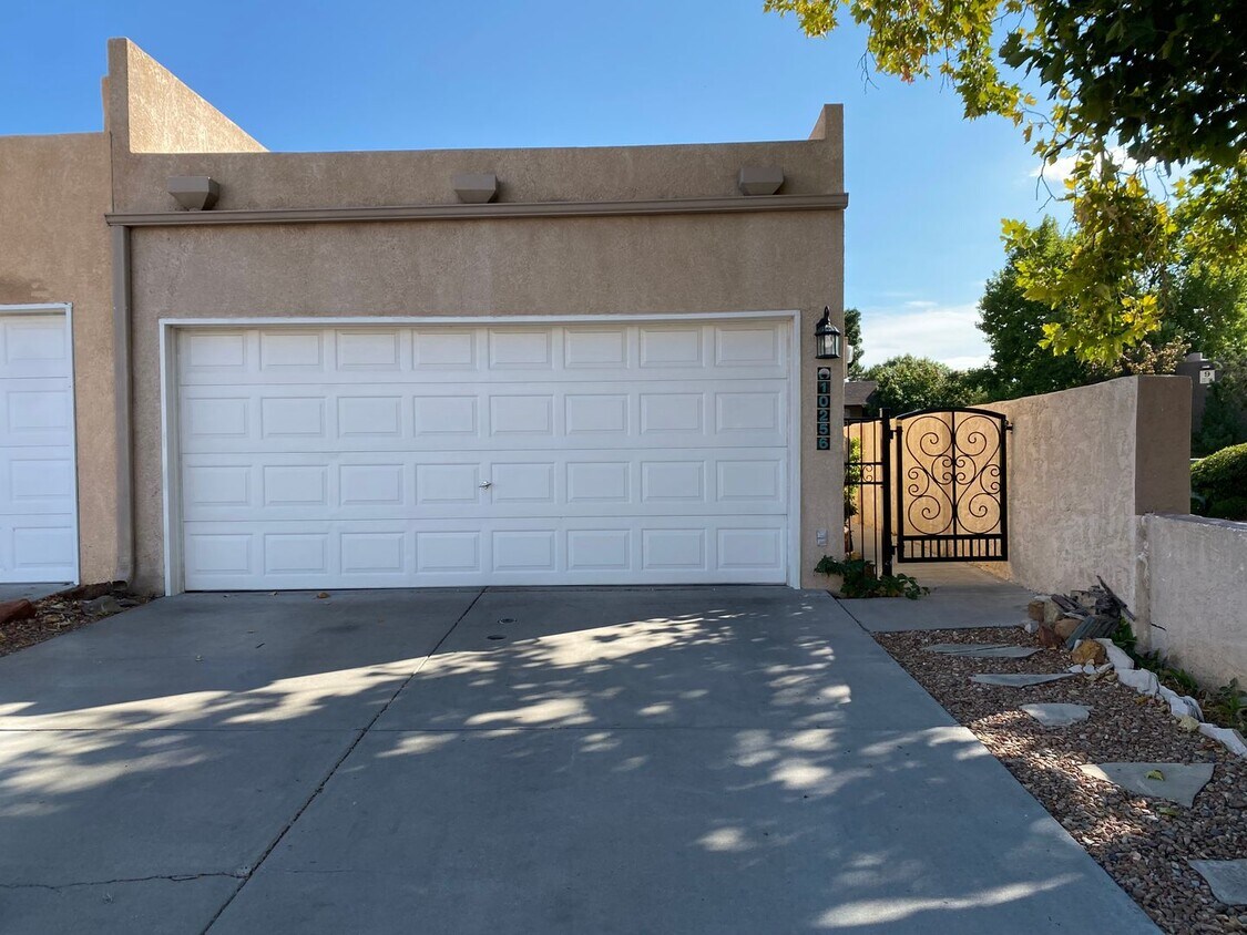 Foto principal - 2 Bedroom, 2 Bathroom Townhome near Montgo...