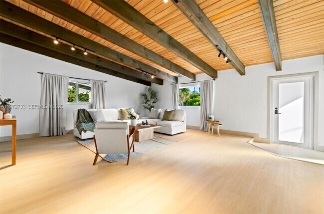 Building Photo - 1905 NW 62nd Terrace