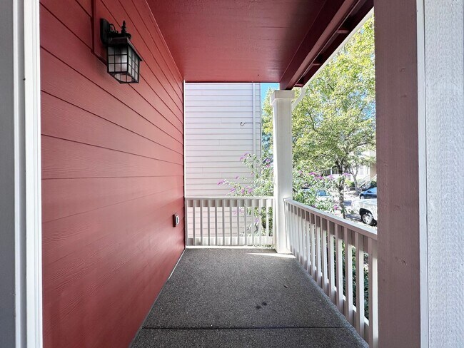 Foto del edificio - 4 Bed 3 Bath Single Family Home in Central Beaverton!! MOVE IN SPECIAL