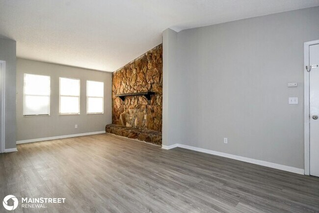 Building Photo - 1190 14th St S, St Petersburg, FL 33705