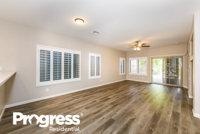 Building Photo - 1054 S Amandes