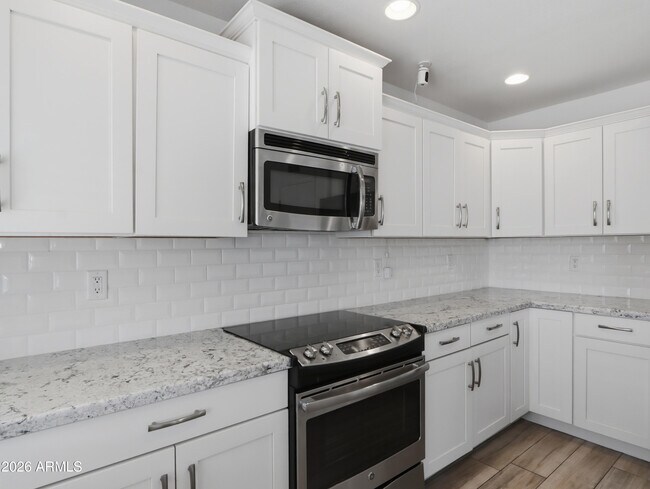 Building Photo - 5201 E Fellars Dr