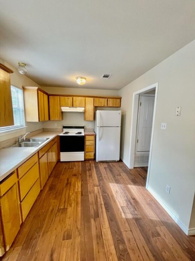 Foto del edificio - 2 bedroom townhome in Moody, Texas.