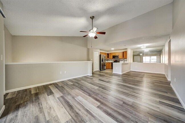 Foto del edificio - 5729 Baywater Dr