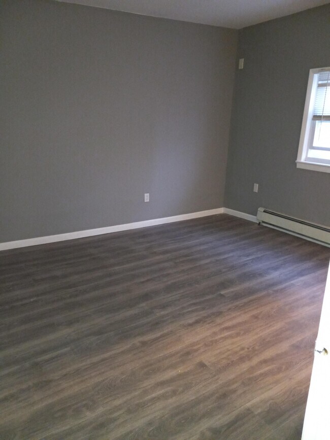 Building Photo - 375 N 10th St