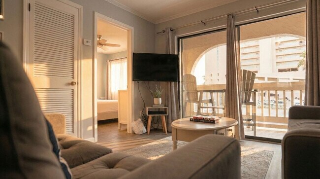 Foto del edificio - 924 W Beach Blvd