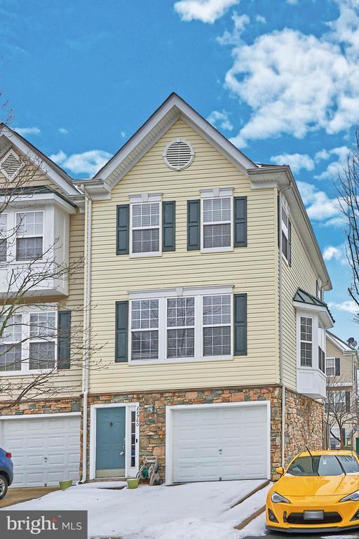 Building Photo - 22960 Fontwell Square