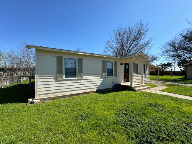 Building Photo - 360 Virtual Tour Available