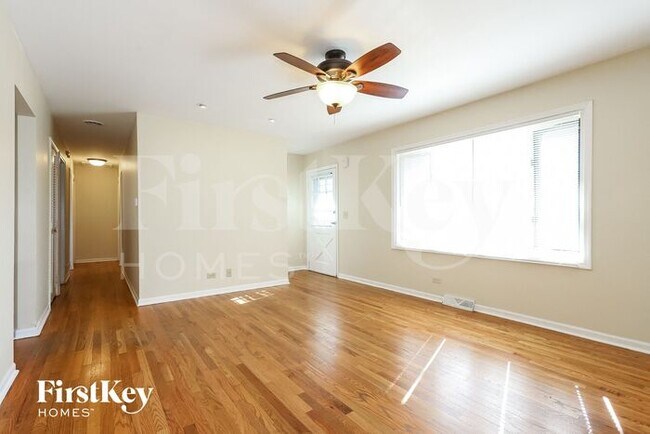 Building Photo - 605 N Rosedale Ave