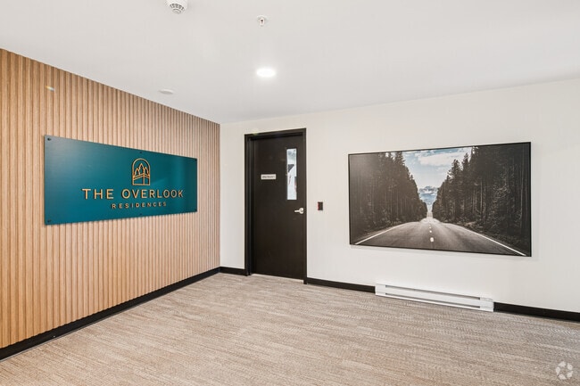 Lobby Photo - The Overlook