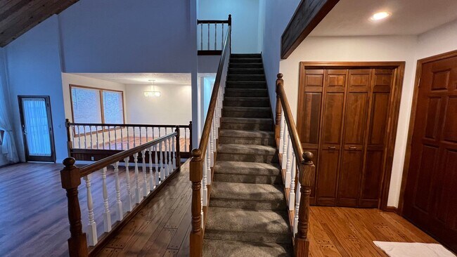Foto del edificio - Call Today! Beautiful, Spacious 4 bedroom,...