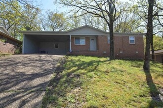 Building Photo - 905 Valerie Dr