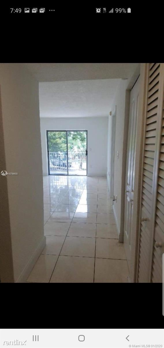 Foto del edificio - 445 SW 11th St