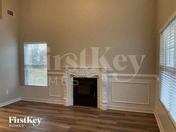 Foto del edificio - 1427 Long Paw Ln